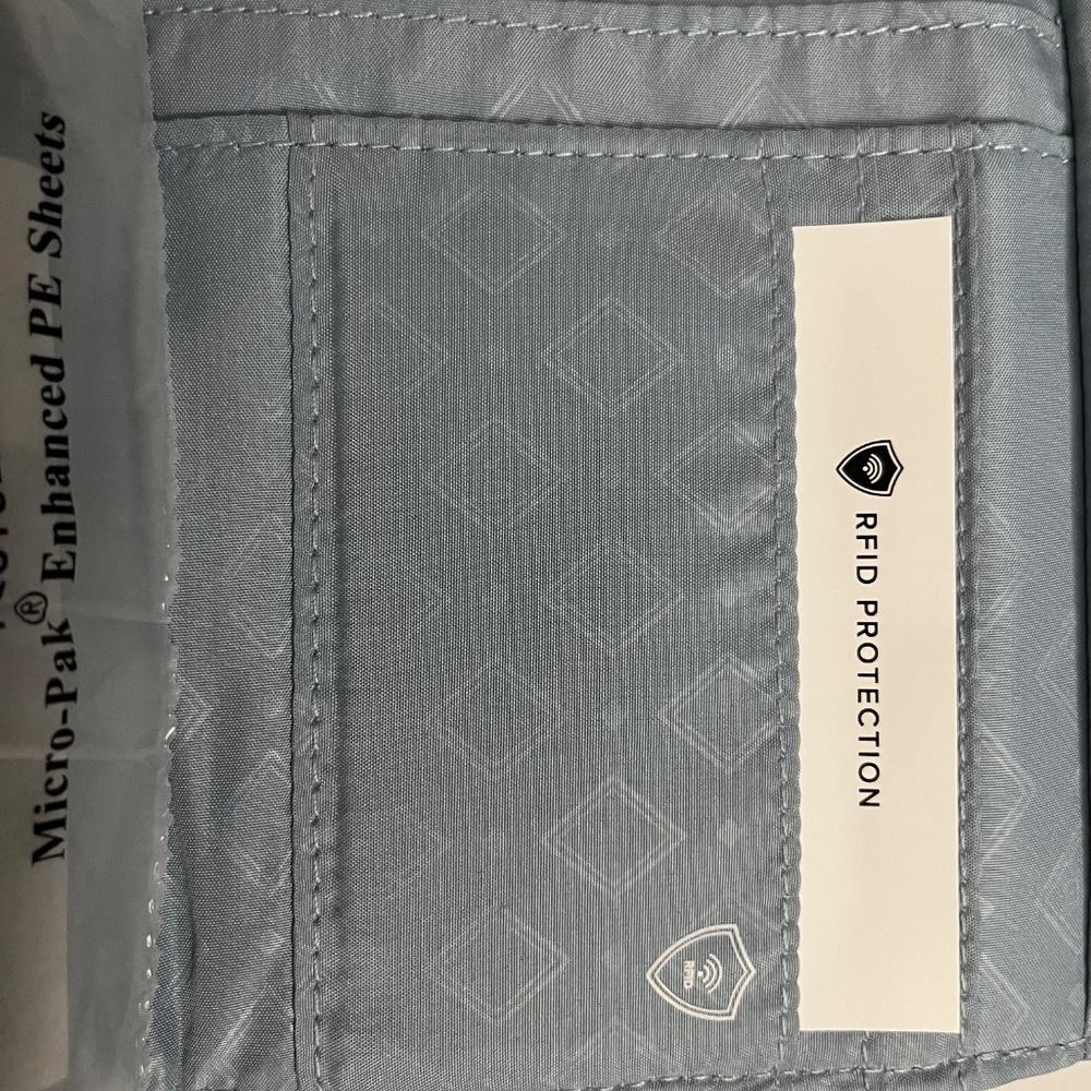 NWT Vera Bradley Cherry Blossoms Ultralight RFID Mini Trifold Wallet - Picture 7 of 11